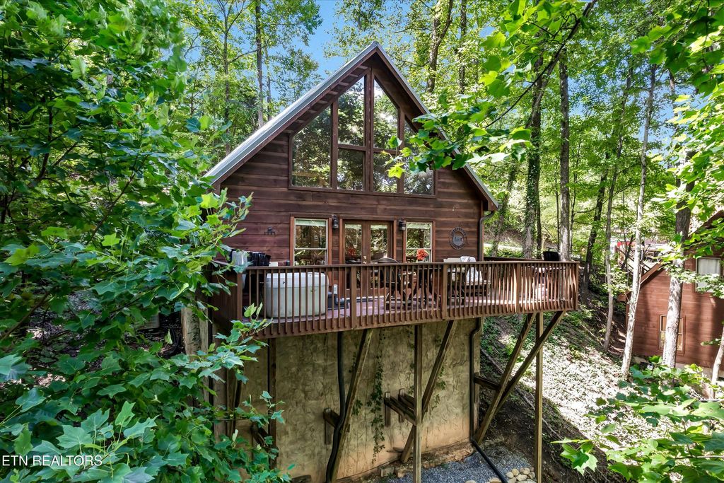 Photo of 1031 Elm Circle, Sevierville, TN 37876 (MLS # 1318643)