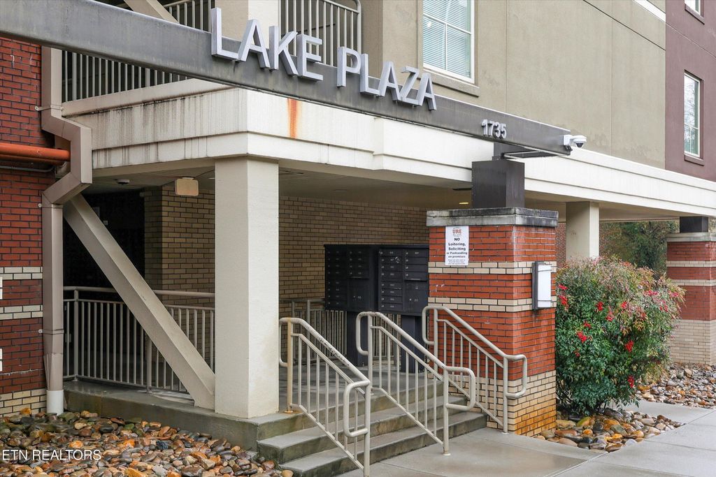 Photo of 1735 Lake Ave #201, Knoxville, TN 37916 (MLS # 1329963)