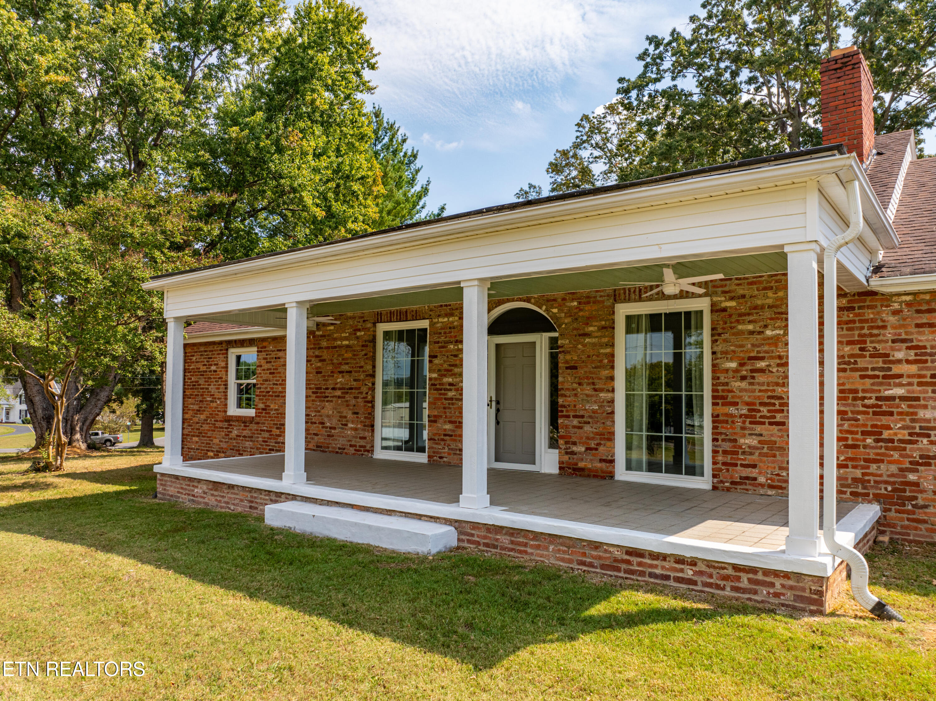 1328 Main St