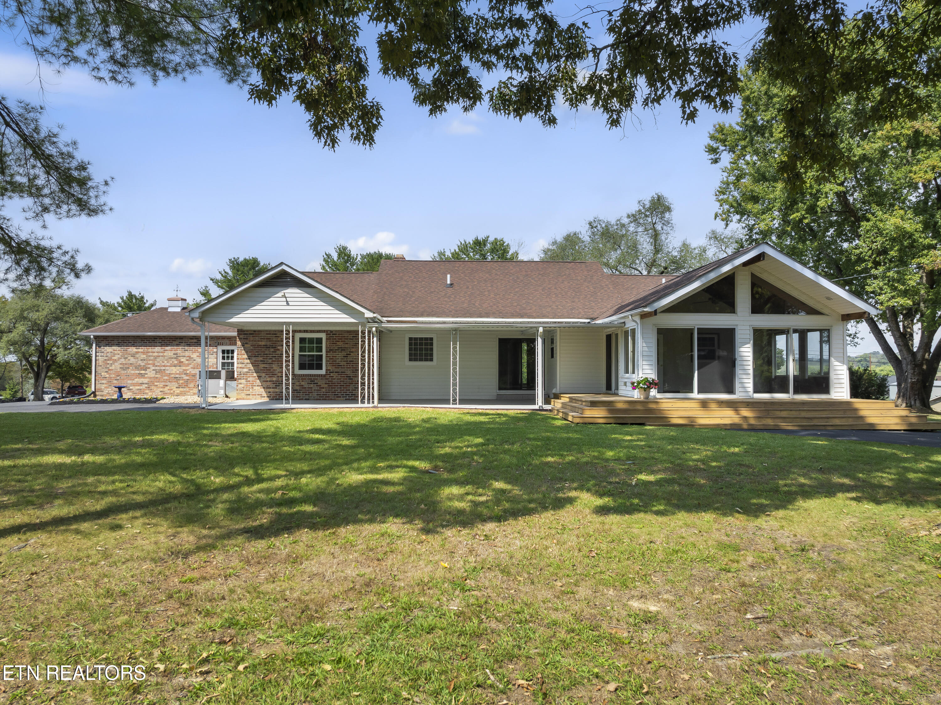 1328 Main St