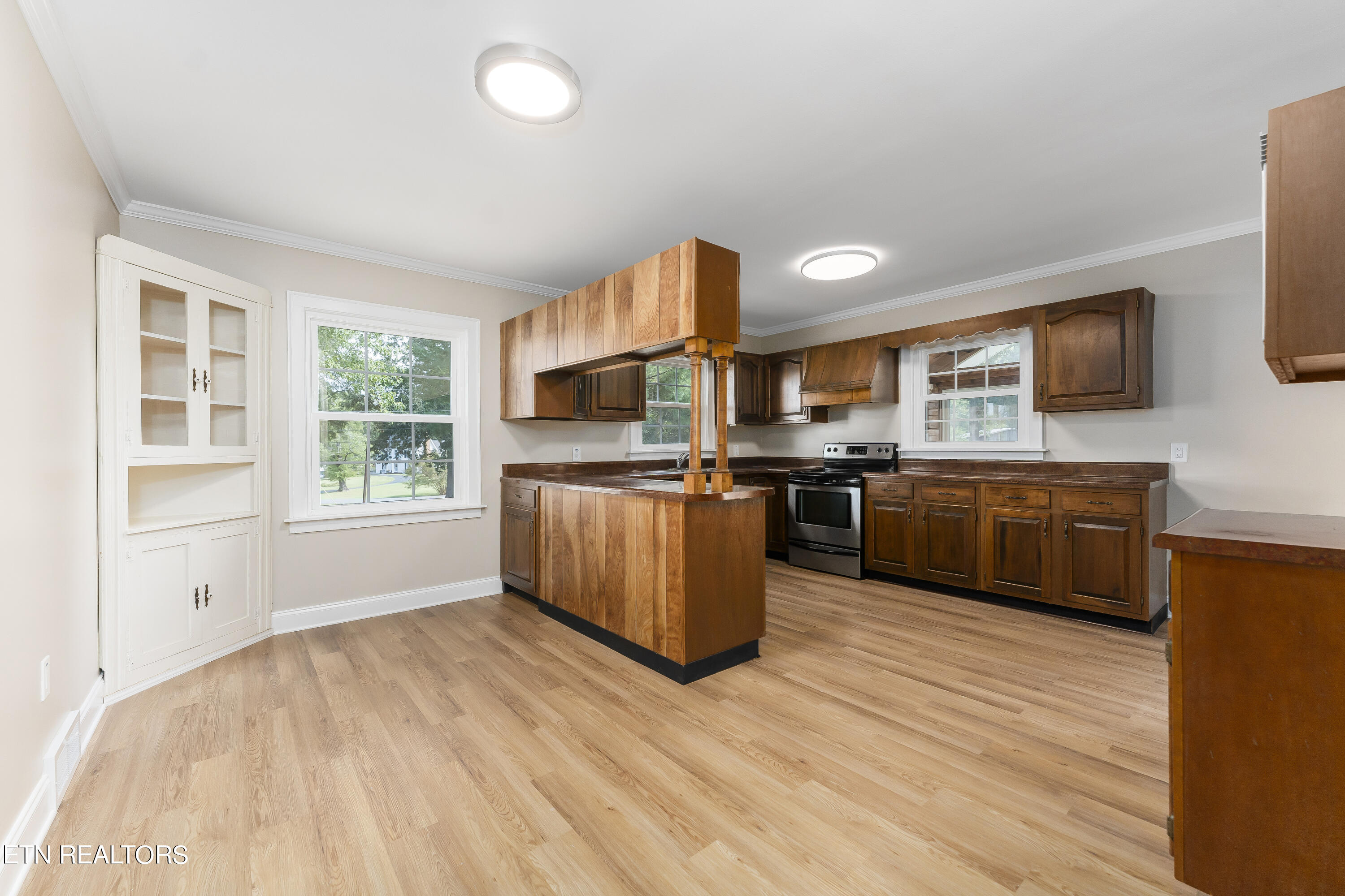 1328 Main St