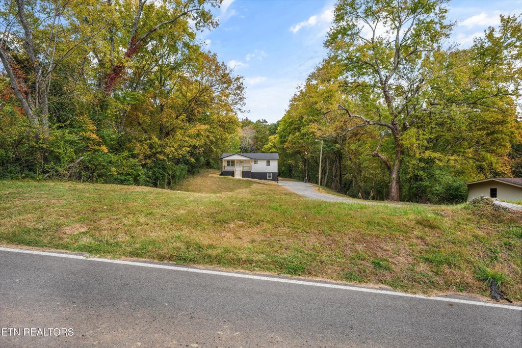 Photo of 2316 Ault Rd, Knoxville, TN 37914 (MLS # 1360608)