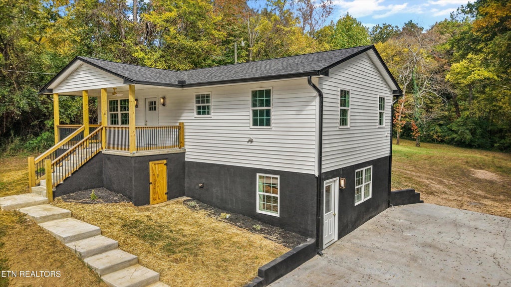 Photo of 2316 Ault Rd, Knoxville, TN 37914 (MLS # 1360608)