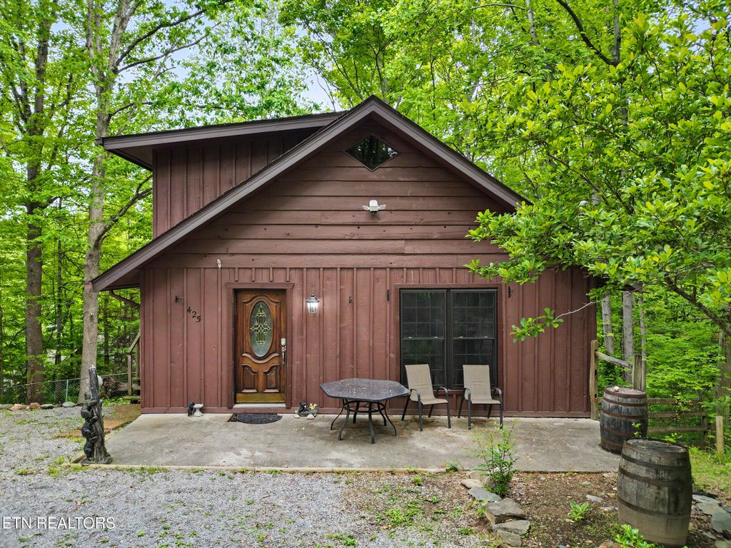 Photo of 425 Hemlock Lane, Sevierville, TN 37876 (MLS # 1339249)