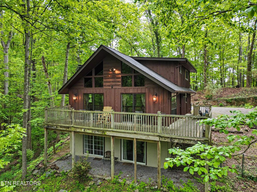 Photo of 425 Hemlock Lane, Sevierville, TN 37876 (MLS # 1339249)