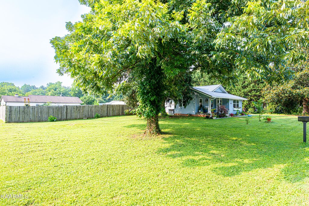 Photo of 311 Russell Rd, Rockford, TN 37853 (MLS # 1233710)
