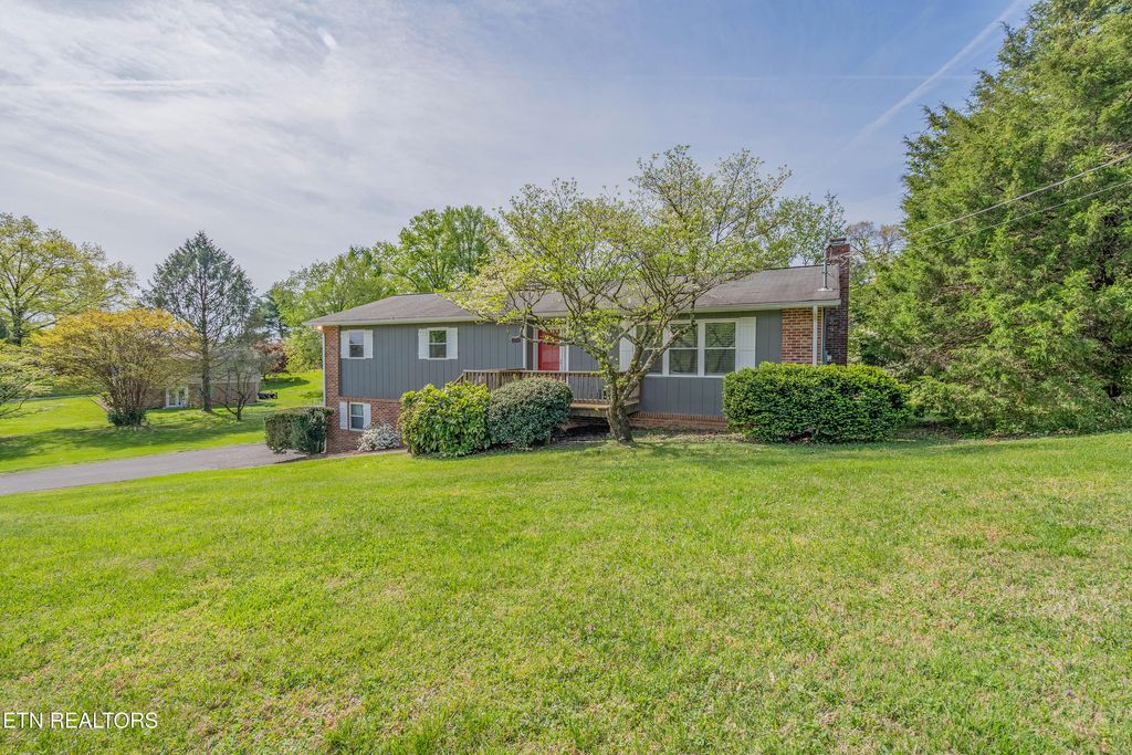 Photo of 209 Lakeview Lane, Oak Ridge, TN 37830 (MLS # 1337285)