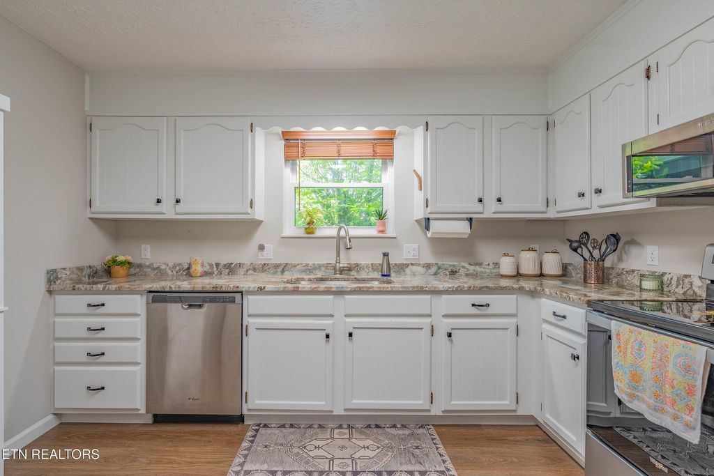 Photo of 209 Lakeview Lane, Oak Ridge, TN 37830 (MLS # 1337285)