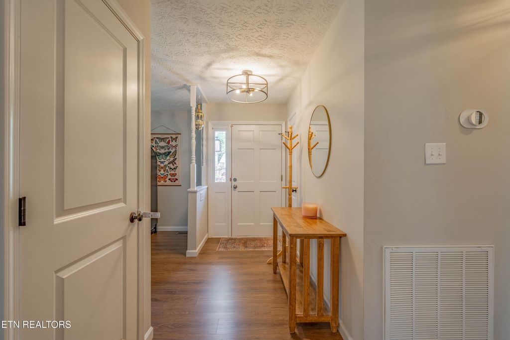 Photo of 209 Lakeview Lane, Oak Ridge, TN 37830 (MLS # 1337285)