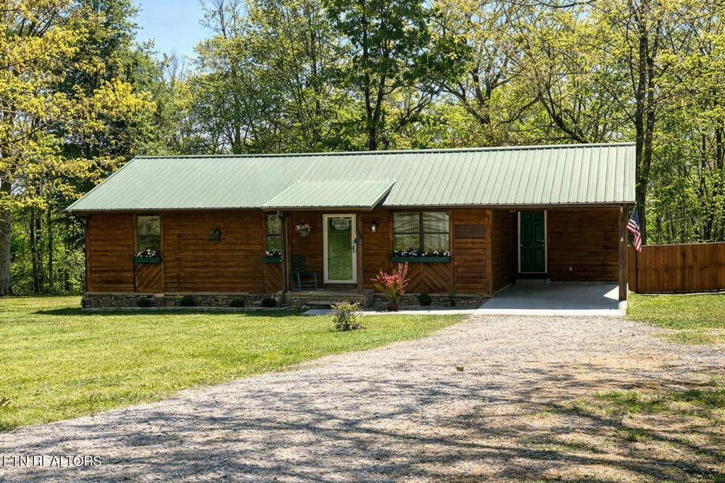 Photo of 533 Robbins Rd, Crossville, TN 38572 (MLS # 1337624)