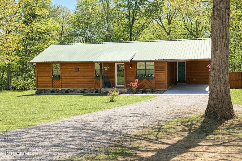 Photo of 533 Robbins Rd, Crossville, TN 38572 (MLS # 1337624)