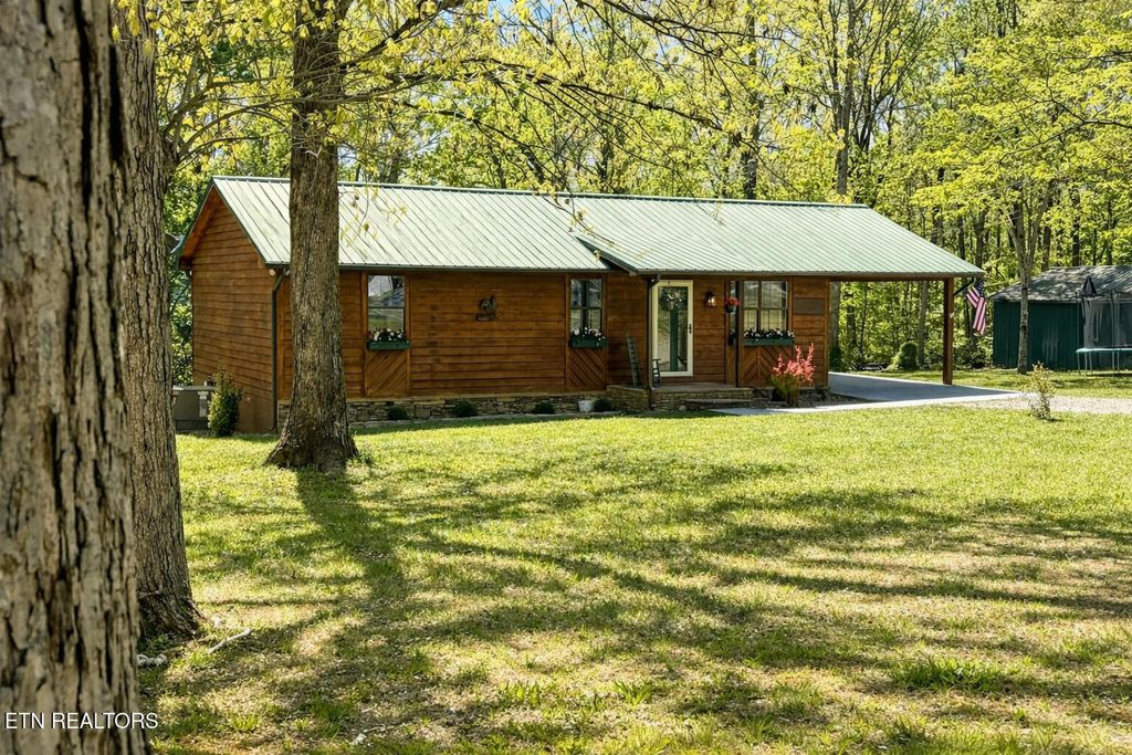 Photo of 533 Robbins Rd, Crossville, TN 38572 (MLS # 1337624)