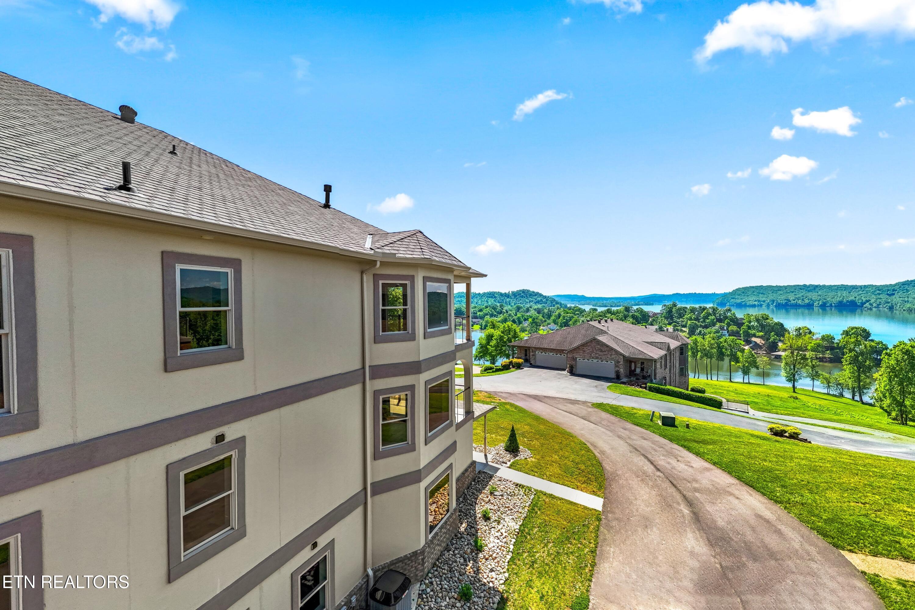 2412 Grand View Court