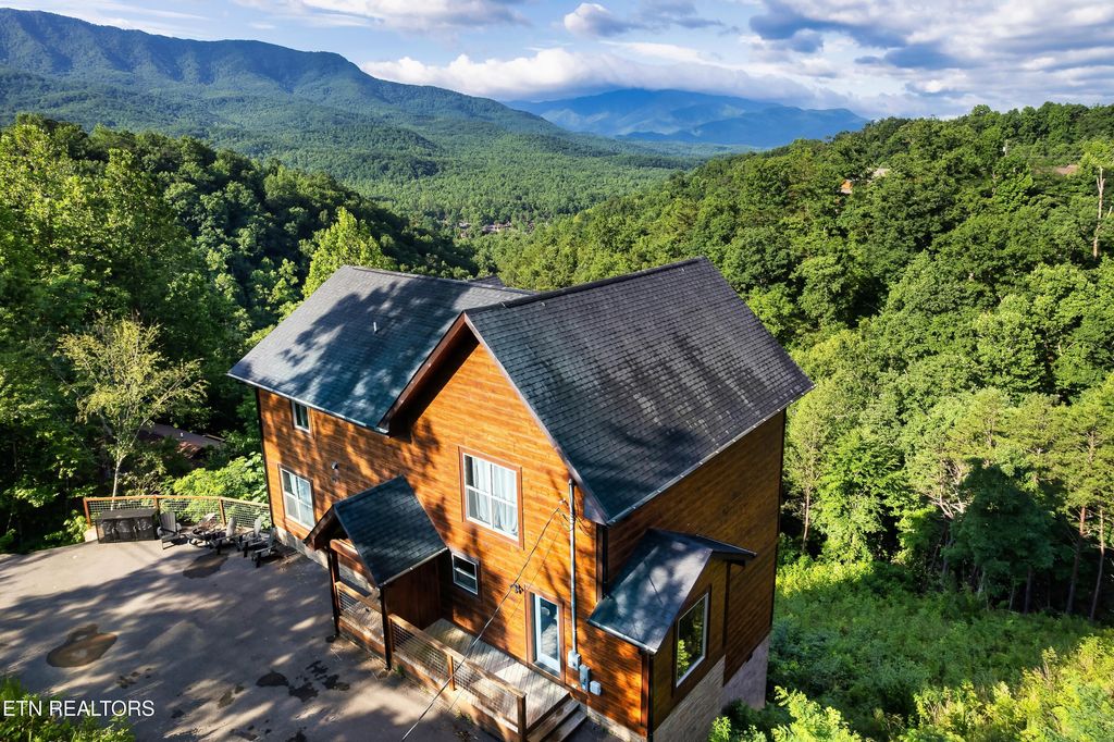 Photo of 842 Vixen, Gatlinburg, TN 37738 (MLS # 1330848)