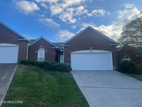 Photo of 6800 Pemmbrooke Shire Lane, Knoxville, TN 37909 (MLS # 1318234)