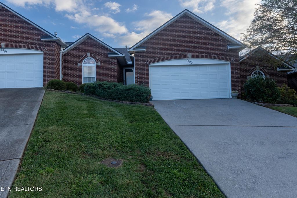 Photo of 6800 Pemmbrooke Shire Lane, Knoxville, TN 37909 (MLS # 1318234)