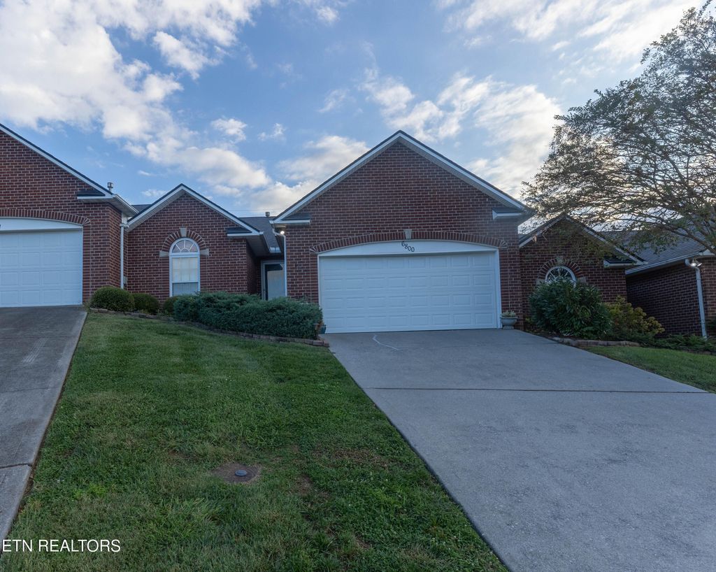 Photo of 6800 Pemmbrooke Shire Lane, Knoxville, TN 37909 (MLS # 1318234)