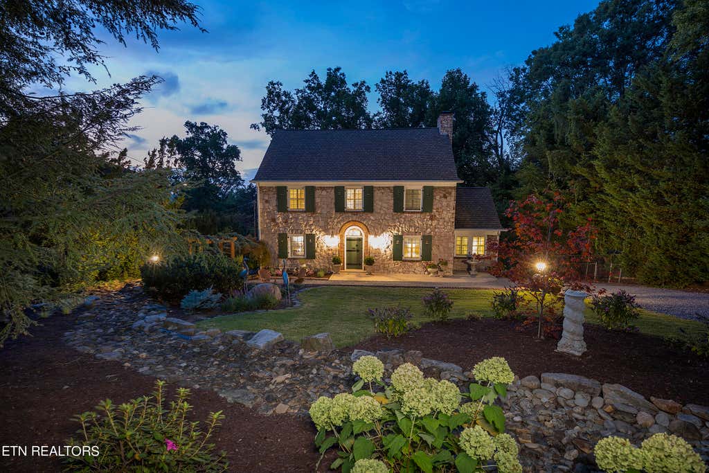 Photo of 4031 Kingston Pike, Knoxville, TN 37919 (MLS # 1270041)