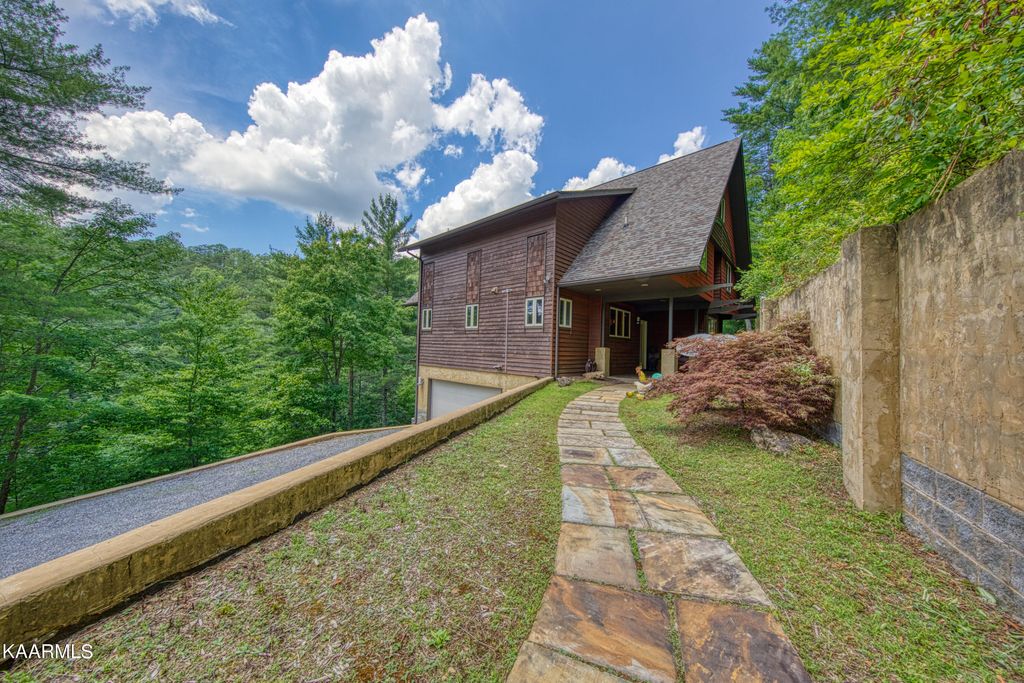 Photo of 107 Bluestone Way, Townsend, TN 37882 (MLS # 1224566)
