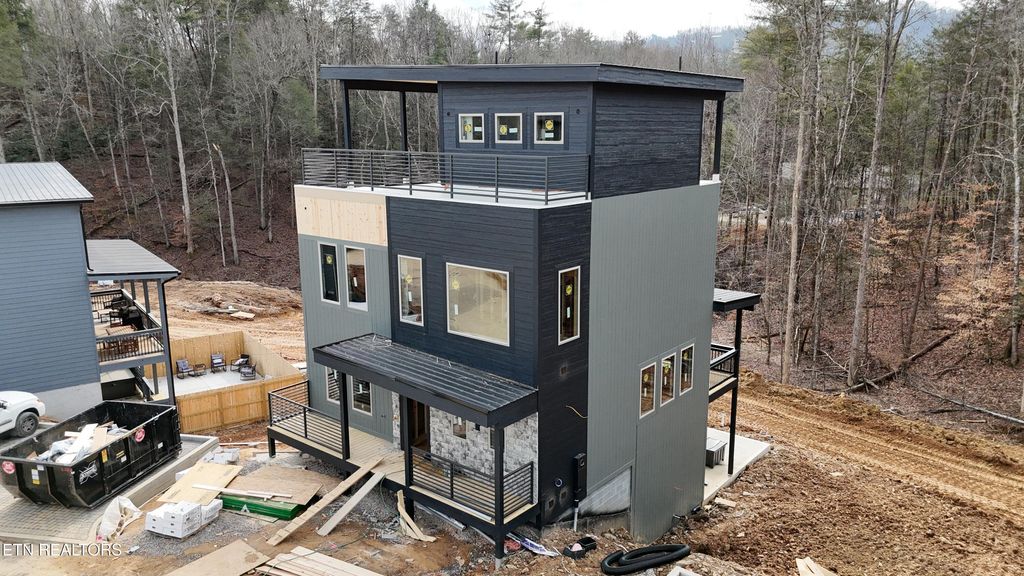 Photo of 444 Hatchet Way, Pigeon Forge, TN 37863 (MLS # 1329097)