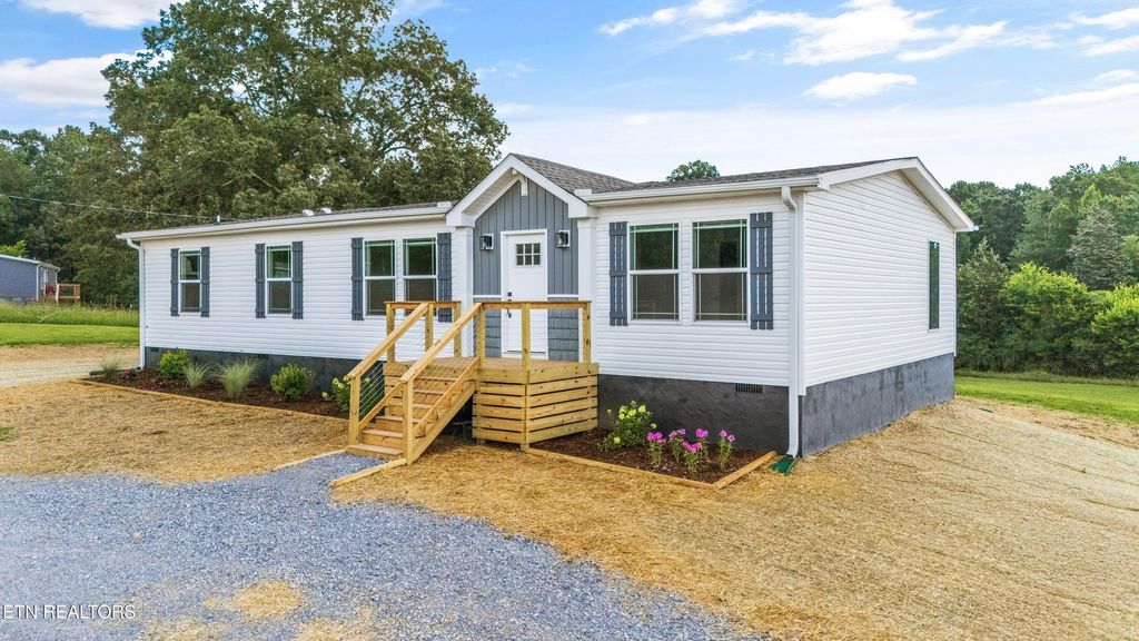 Photo of 336 Greenbriar Rd, Sweetwater, TN 37874 (MLS # 1307201)