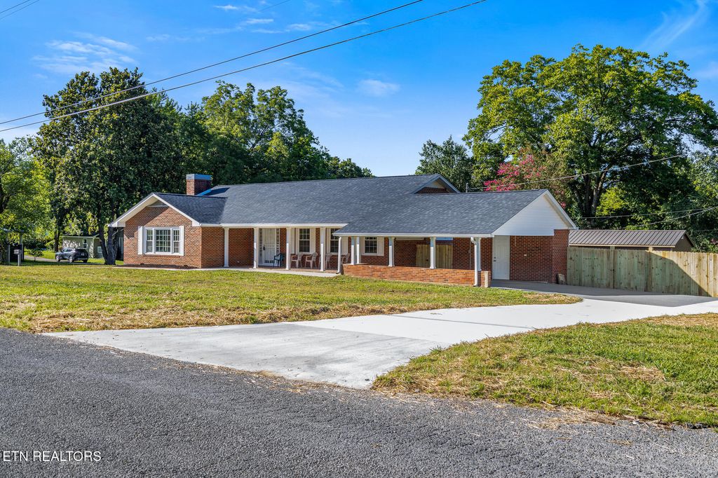 Photo of 1100 Washington Ave, Etowah, TN 37331 (MLS # 1314794)