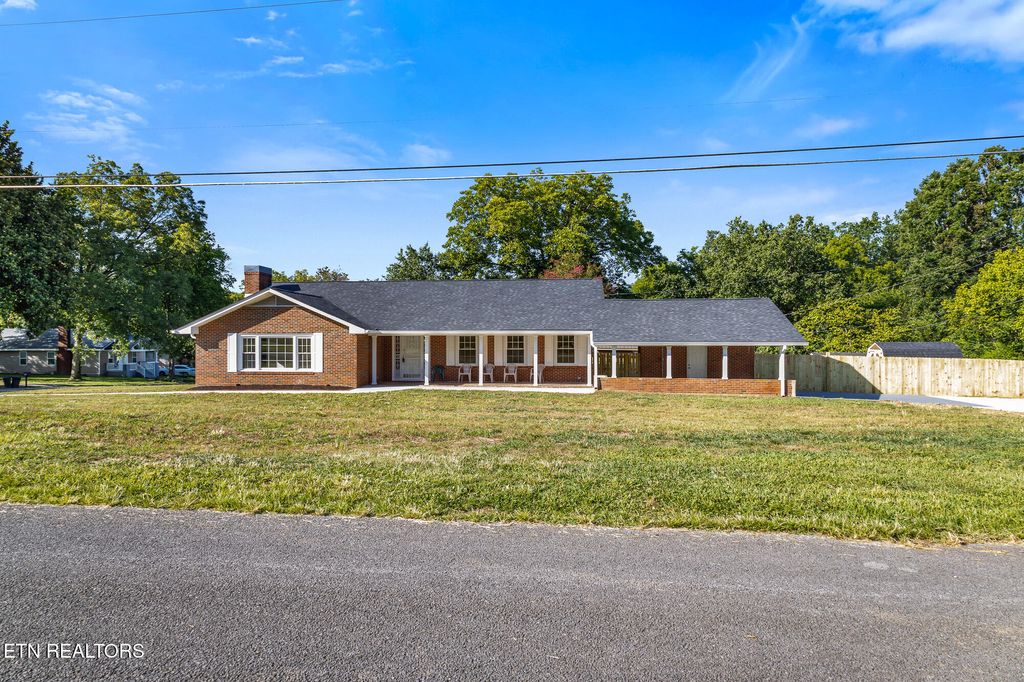 Photo of 1100 Washington Ave, Etowah, TN 37331 (MLS # 1314794)