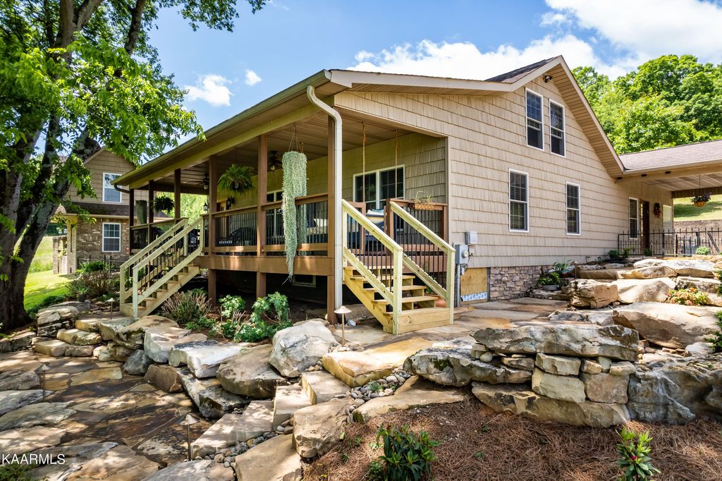 Photo of 4038 Payne Hollow Rd, Walland, TN 37886 (MLS # 1226564)