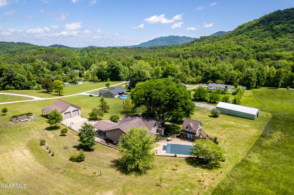 Photo of 4038 Payne Hollow Rd, Walland, TN 37886 (MLS # 1226564)