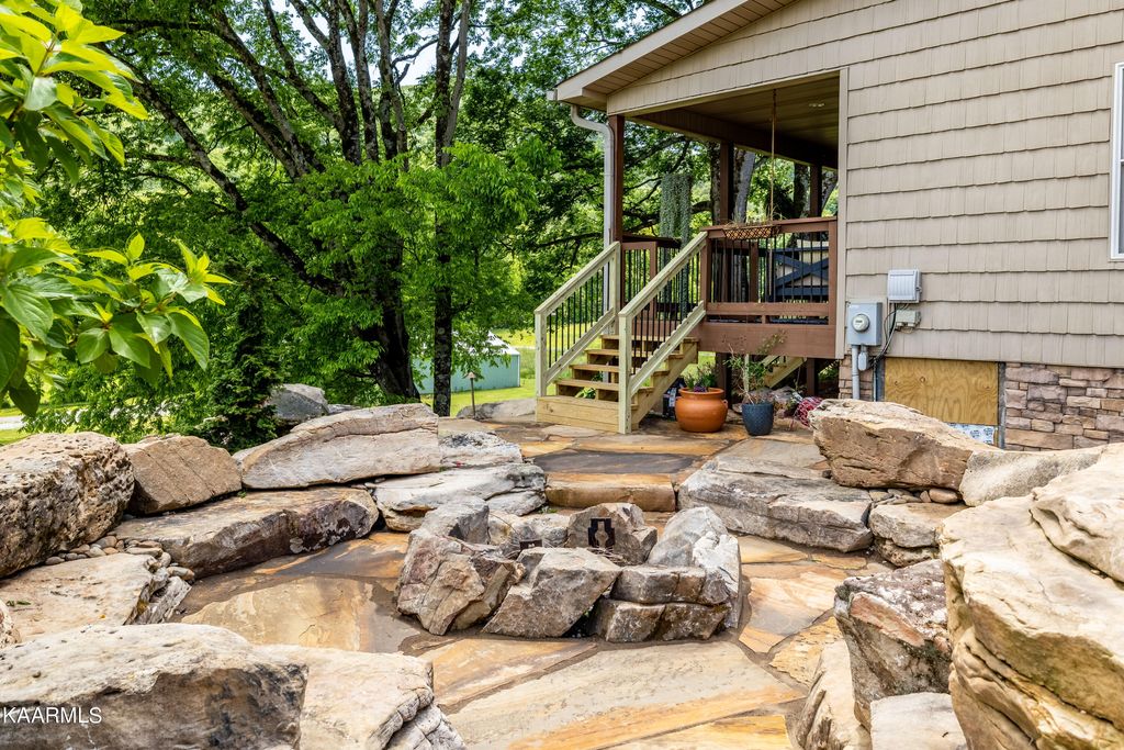 Photo of 4038 Payne Hollow Rd, Walland, TN 37886 (MLS # 1226564)