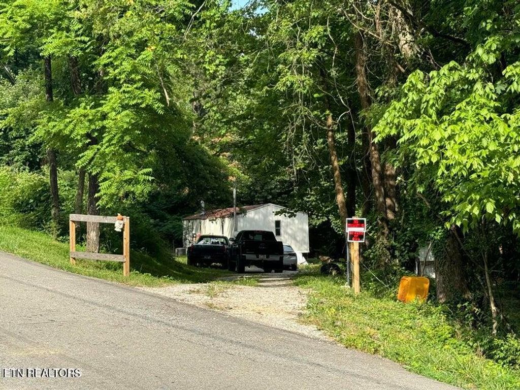 Photo of 198 McKinney Rd, Harriman, TN 37748 (MLS # 1296680)