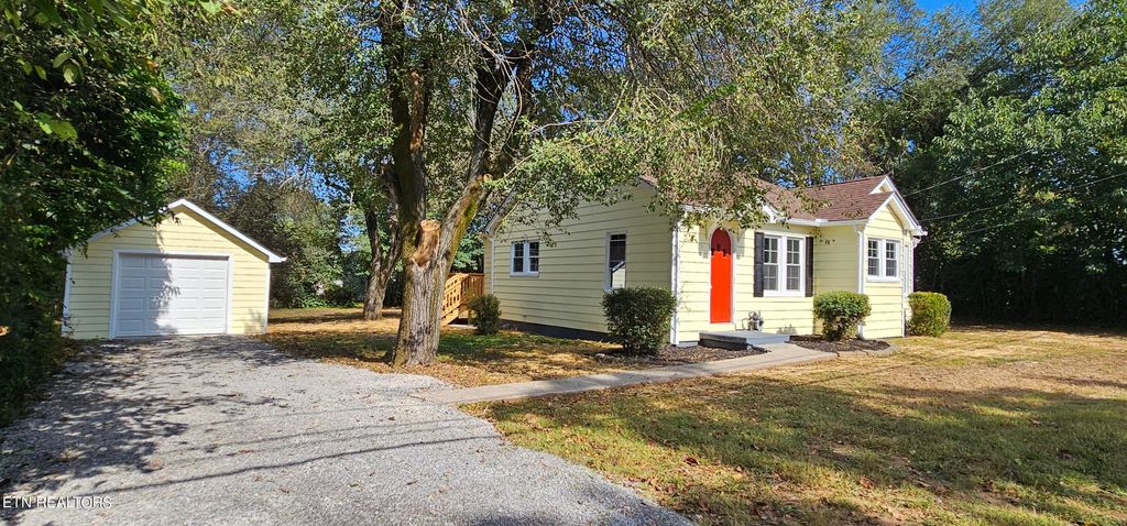 Photo of 310 Russell Rd, Rockford, TN 37853 (MLS # 1242658)