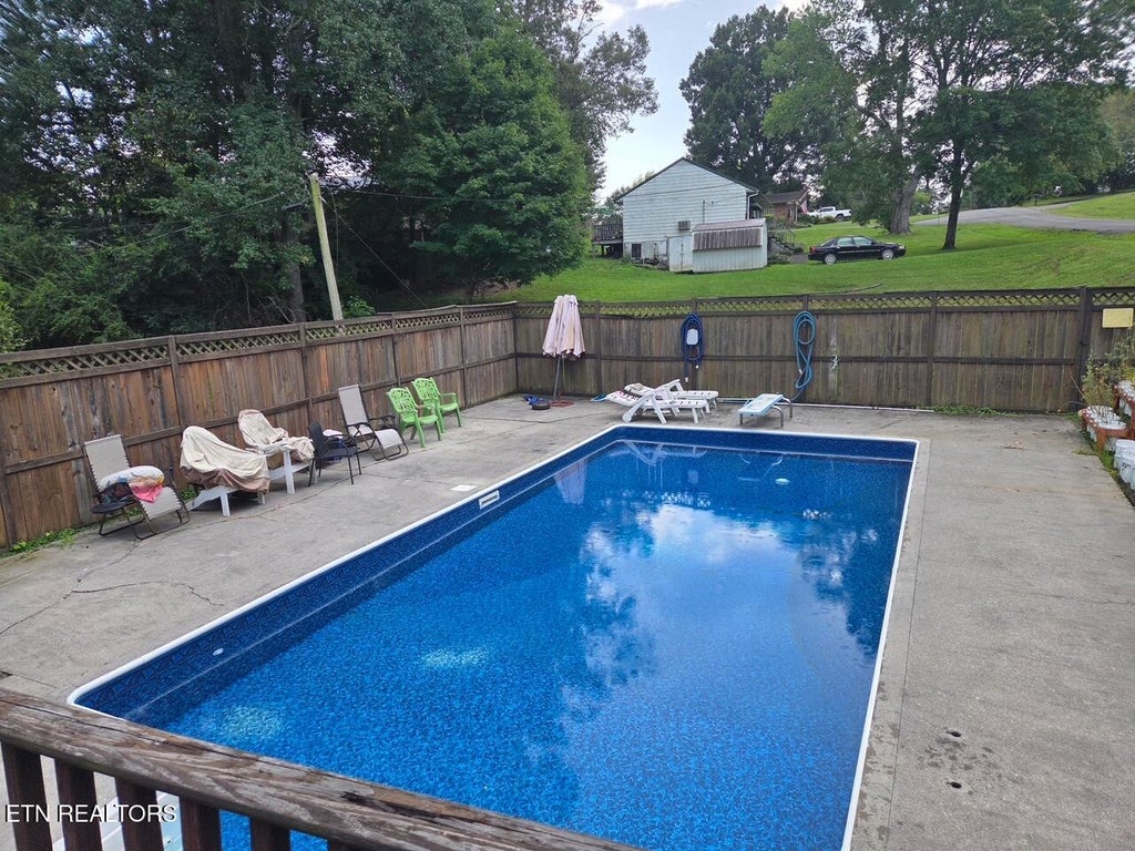 Photo of 1107 Vermont Ave, Etowah, TN 37331 (MLS # 1352396)