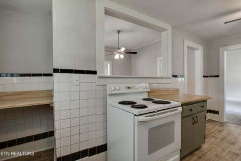 Tiny photo for 914 Ohio Ave, Etowah, TN 37331 (MLS # 1349985)