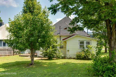 Tiny photo for 914 Ohio Ave, Etowah, TN 37331 (MLS # 1349985)
