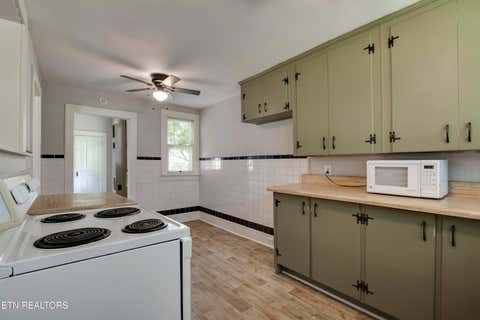 Tiny photo for 914 Ohio Ave, Etowah, TN 37331 (MLS # 1349985)