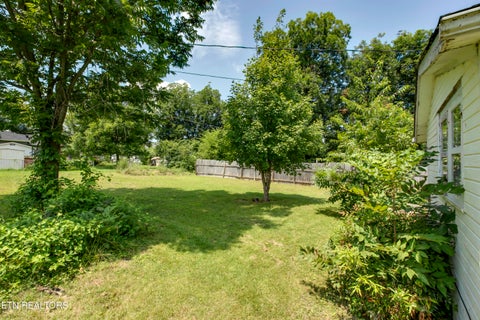 Tiny photo for 914 Ohio Ave, Etowah, TN 37331 (MLS # 1349985)