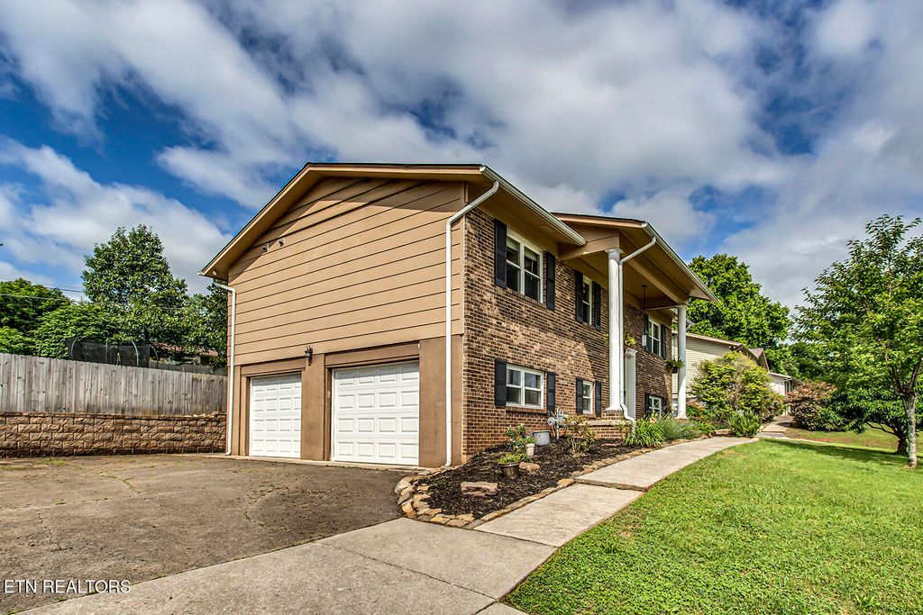 Photo of 7753 Cranley Rd, Powell, TN 37849 (MLS # 1342808)