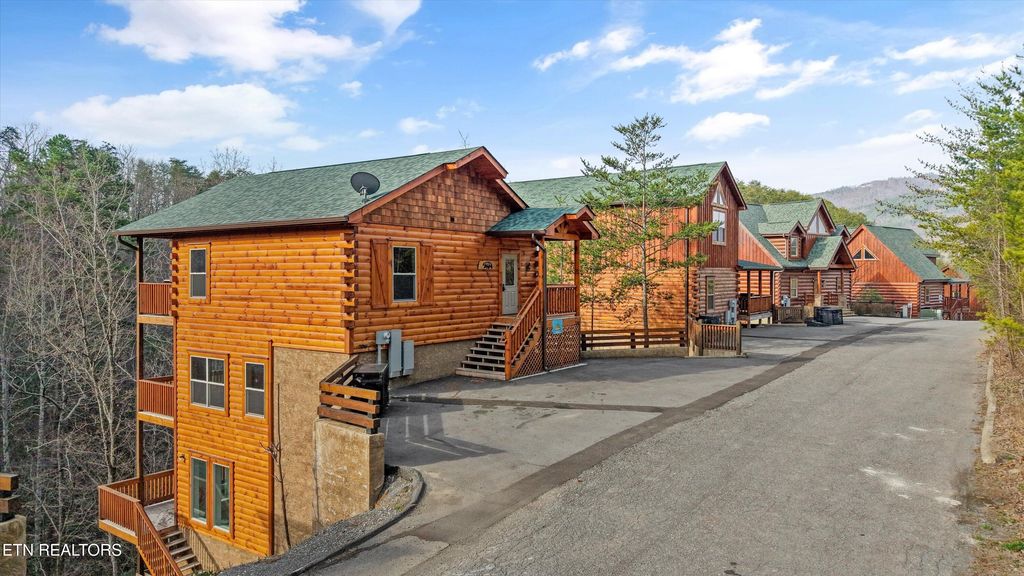 Photo of 2182 Bear Haven Way, Sevierville, TN 37862 (MLS # 1331727)