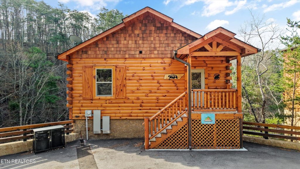 Photo of 2182 Bear Haven Way, Sevierville, TN 37862 (MLS # 1331727)