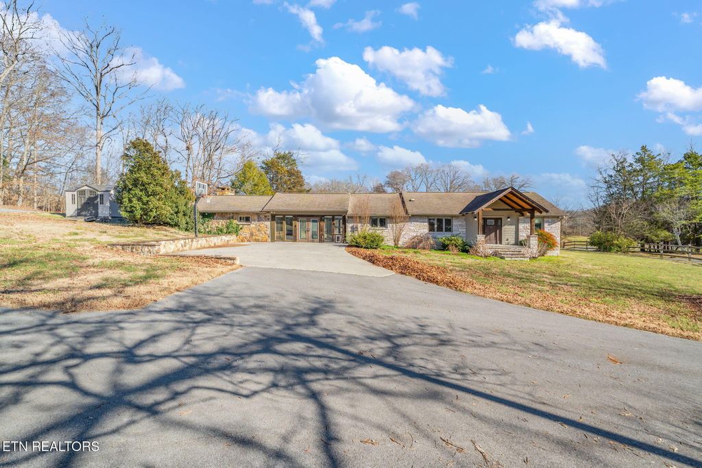 Photo of 617 Lewelling Rd, Sevierville, TN 37862 (MLS # 1327233)