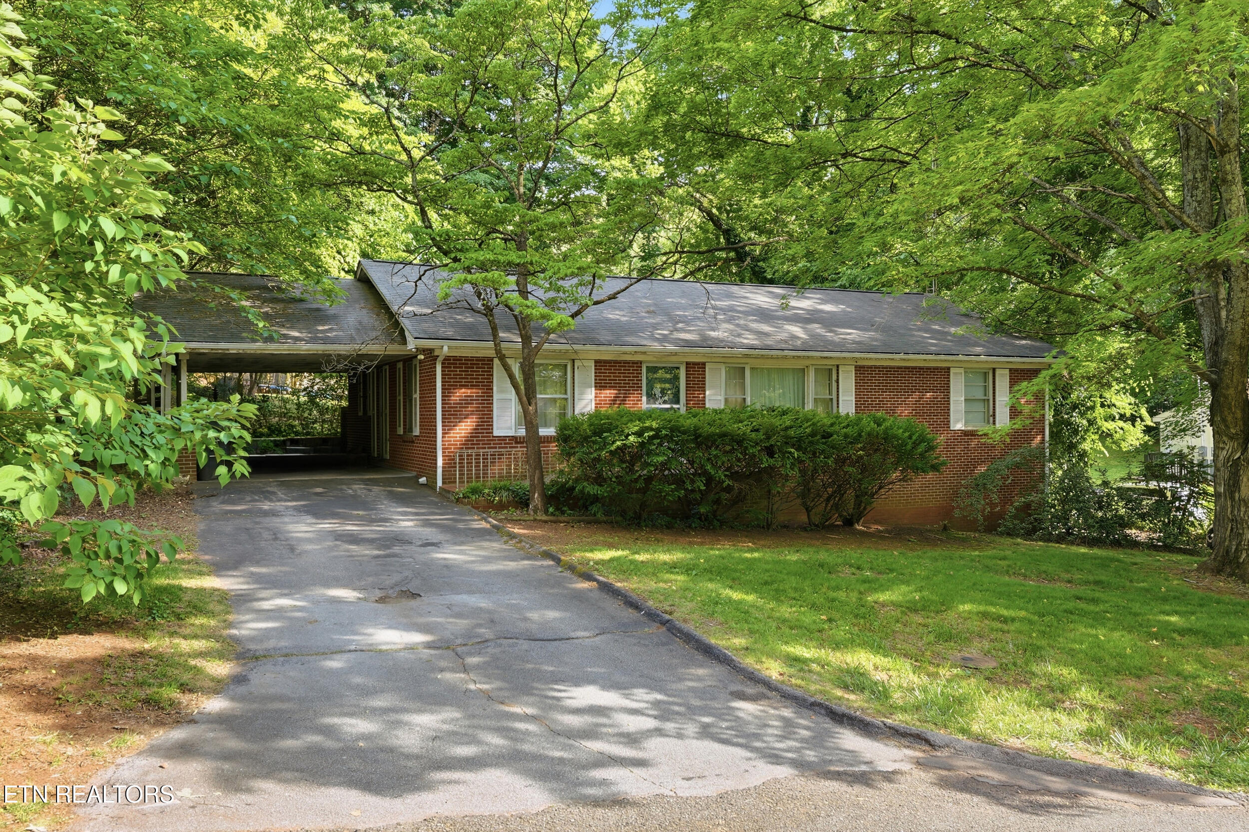Photo 1 of 43 — 504 Hayworth Drive, Knoxville, TN 37920