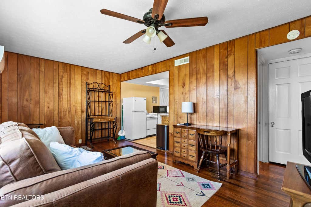 Photo of 111 Vienna Rd, Oak Ridge, TN 37830 (MLS # 1335773)