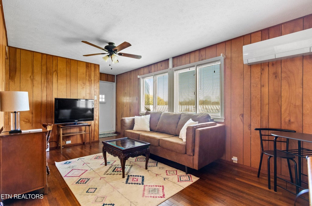 Photo of 111 Vienna Rd, Oak Ridge, TN 37830 (MLS # 1335773)