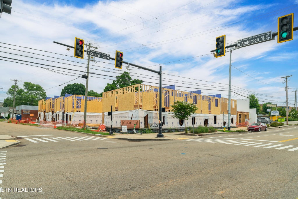 Photo of 102 E Anderson Ave, Knoxville, TN 37917 (MLS # 1344216)