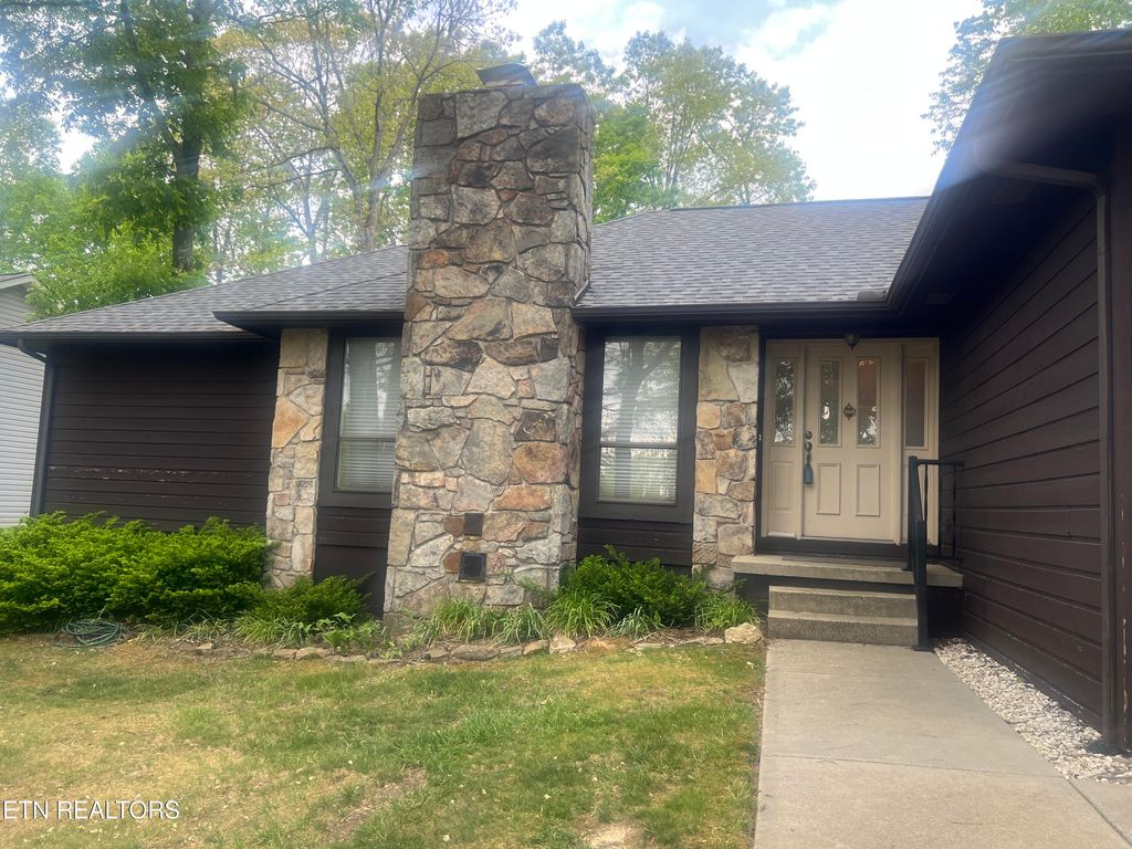 Photo of 493 Lakeview Drive, Crossville, TN 38558 (MLS # 1338354)