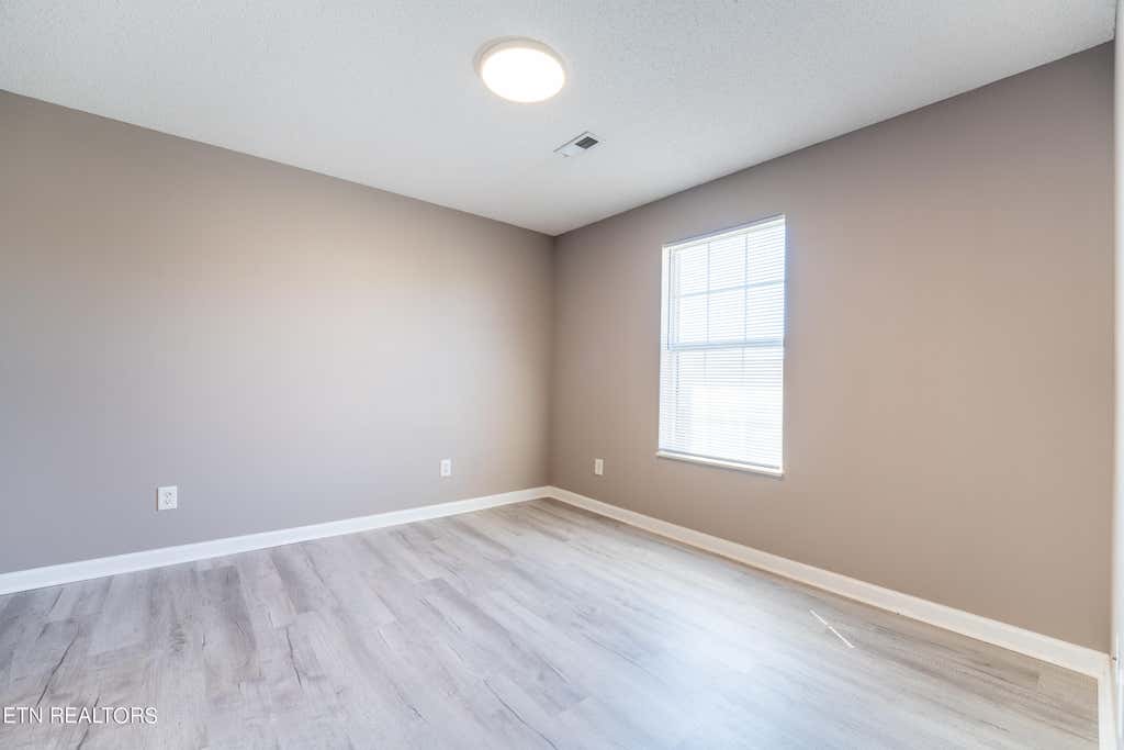 Photo of 334 Hawthorne Oaks Way, Powell, TN 37849 (MLS # 1348606)