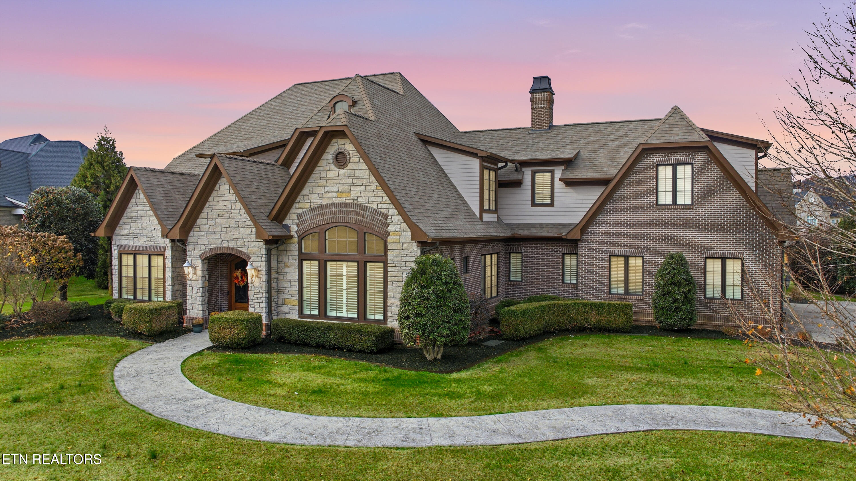 3713 Edgewater Way