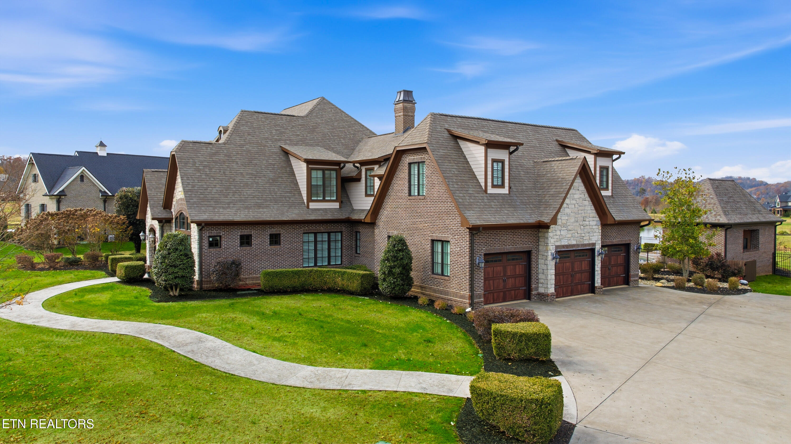 3713 Edgewater Way