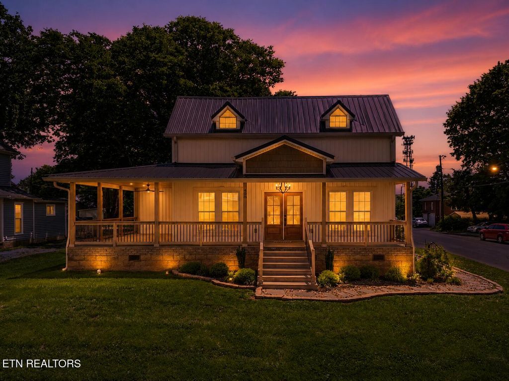 Photo of 400 E 4th North St, Morristown, TN 37814 (MLS # 1340470)
